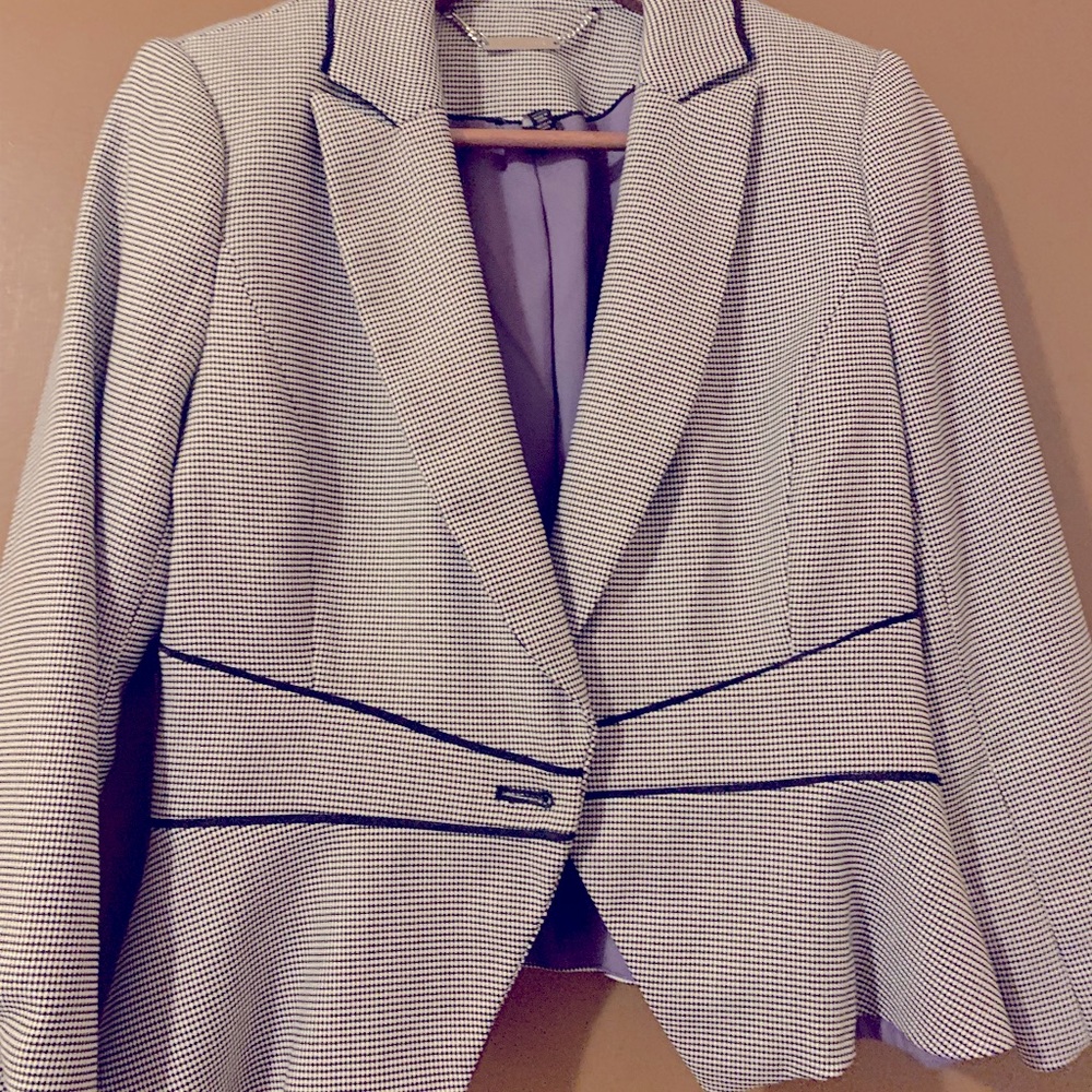 White House Black Market jacket size 6 Petite